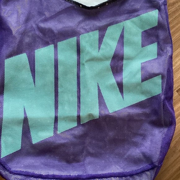 Nike Purple Mesh Hobo Reversible Crossbody Shoulder Gym Bag - used - Picture 3 of 10